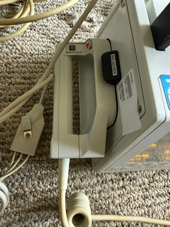 Zoll M-Series w Paddles, MF cables, ECG Leads ,200 Joules NoBattery - Image 9