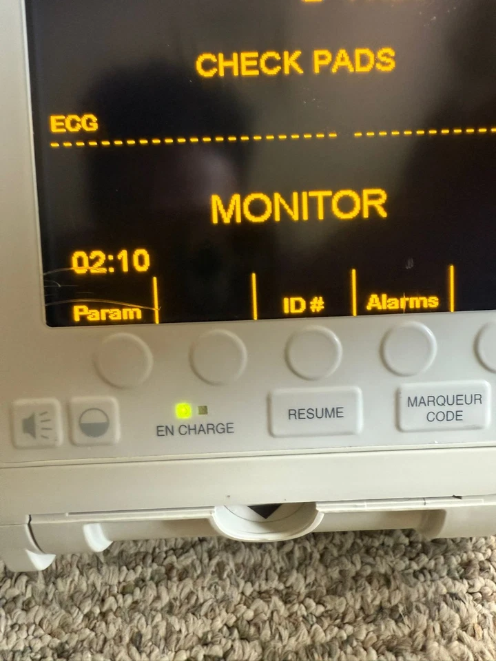 Zoll M-Series w Paddles, MF cables, ECG Leads ,200 Joules NoBattery - Image 10