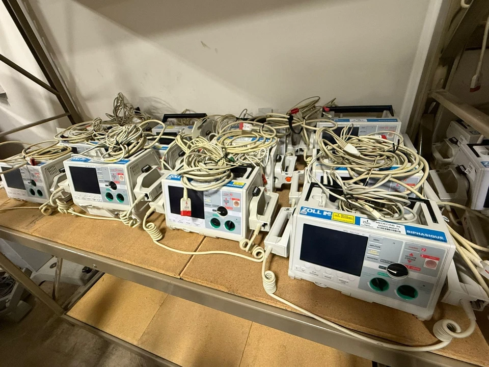 Zoll M-Series w Paddles, MF cables, ECG Leads ,200 Joules NoBattery - Image 12