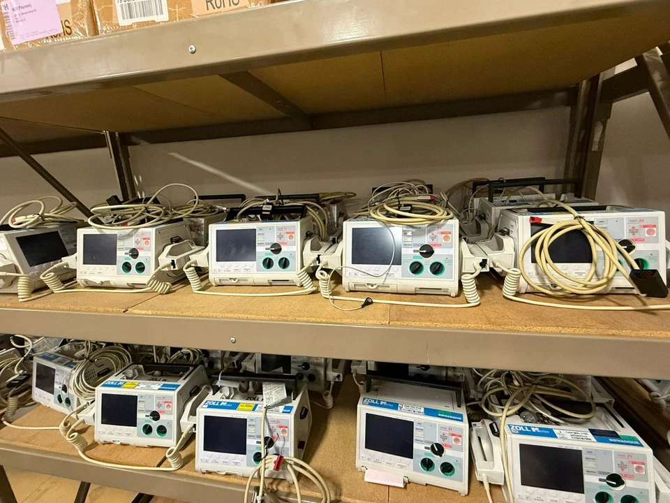 Zoll M-Series w Paddles, MF cables, ECG Leads ,200 Joules NoBattery